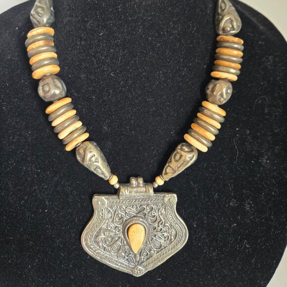 Vintage Tribal Turkoman Hammered Metal & Cream Horn Necklace Collar Pendant - Picture 1 of 5